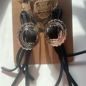Black concho leather earrings🌸
